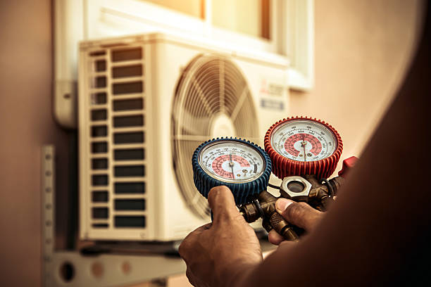 Professional Hvac technician working in Union, MS